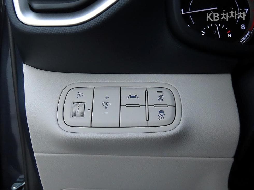 Hyundai VenueGasoline 1.6 Modern - 12