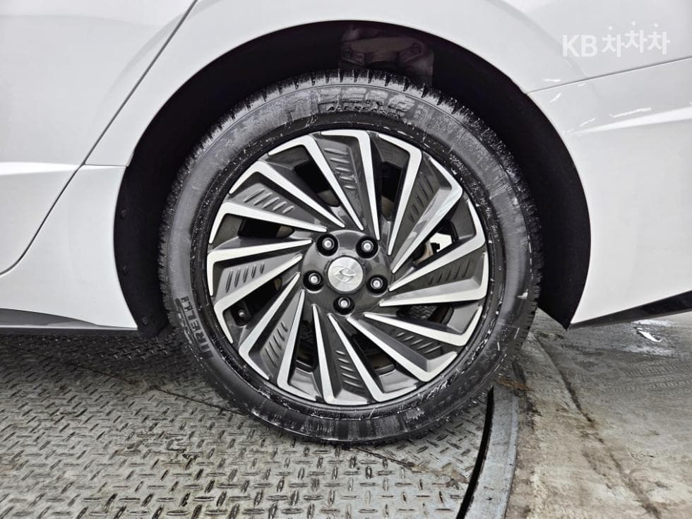 Хюндай Соната Хибрид (DN8)2.0 Хибрид Premium Plus - 23
