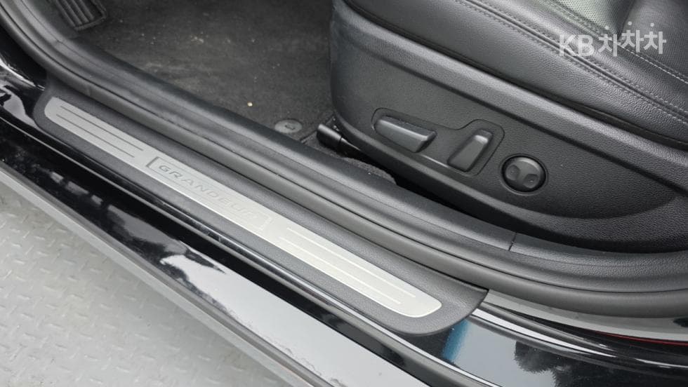 Hyundai The New (facelift) Grandeur (Azera)3.3 Premium - 9