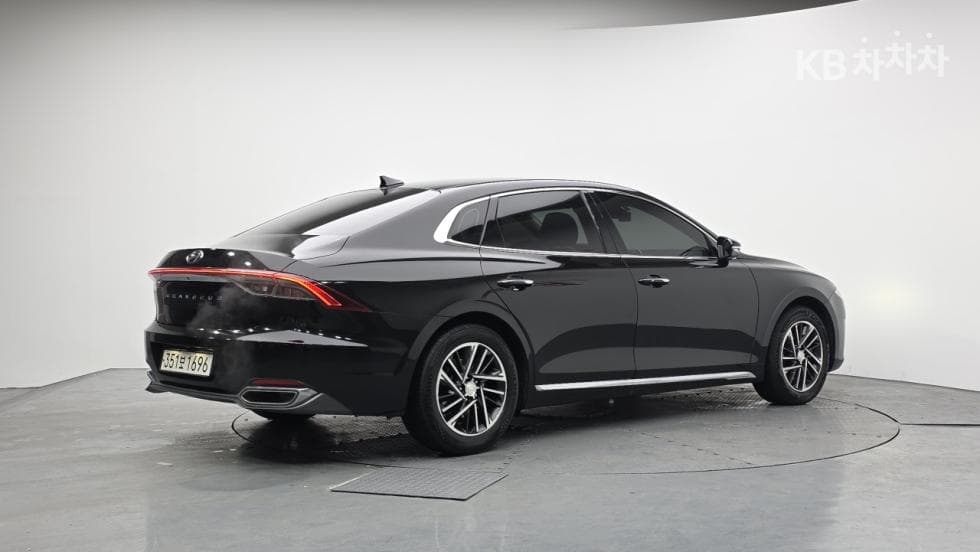 Hyundai The New (facelift) Grandeur (Azera)LPi 3.0 Rental car Modern - 2