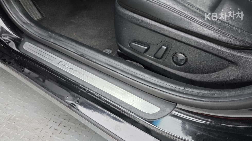 Hyundai The New (facelift) Grandeur (Azera)LPi 3.0 Rental car Modern - 7