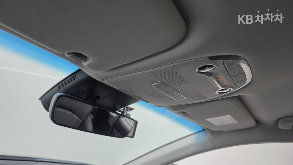 Hyundai The New (facelift) Grandeur (Azera)LPi 3.0 Rental car Modern - 12