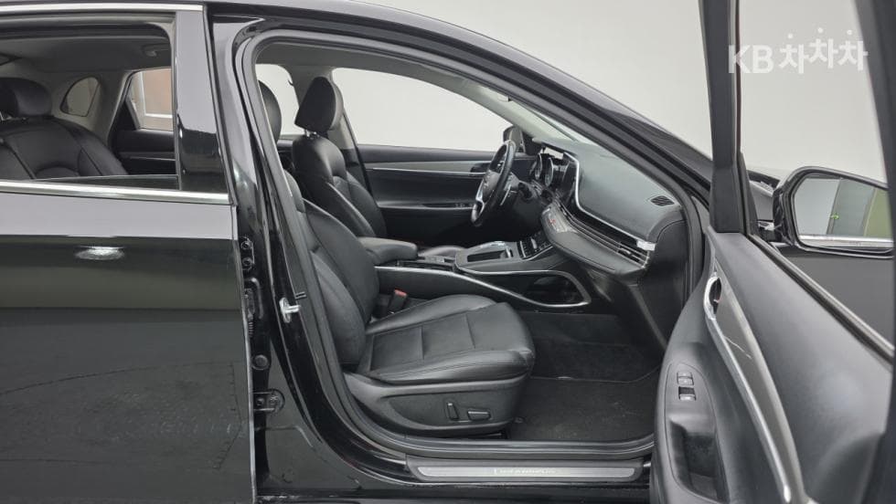 Hyundai The New (facelift) Grandeur (Azera)LPi 3.0 Rental car Modern - 16