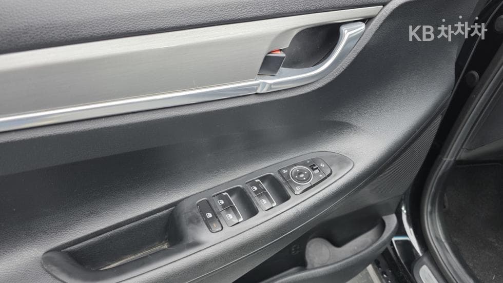 Hyundai The New (facelift) Grandeur (Azera)LPi 3.0 Rental car Modern - 23