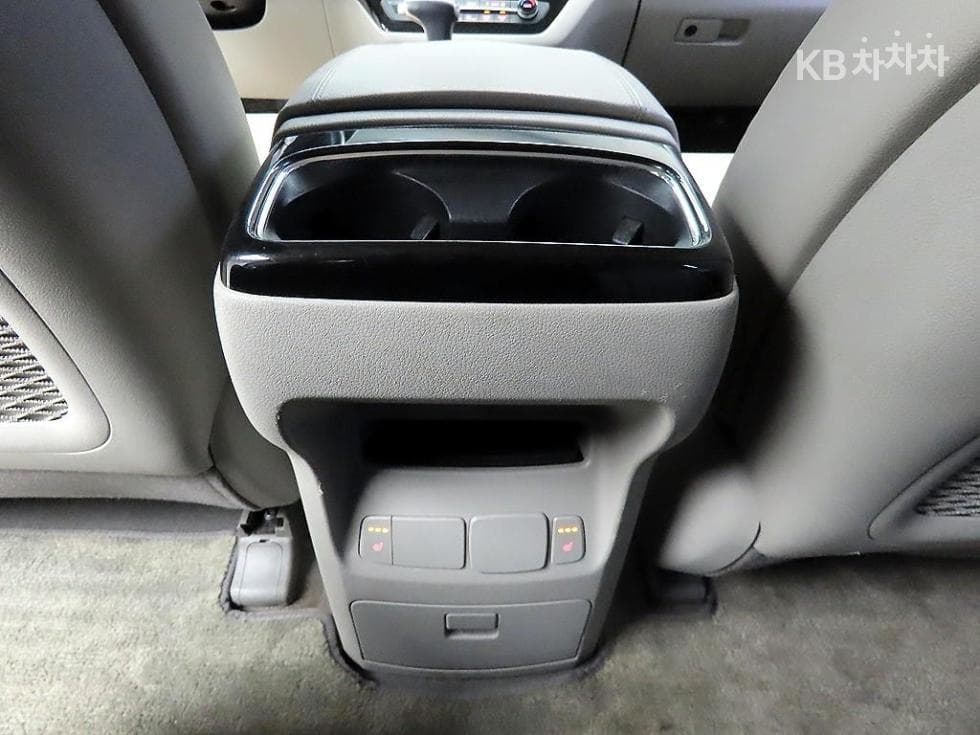 Киа All New Канивал9-местен 2.2 Дизел Престиж - 16