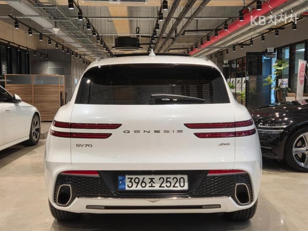 Genesis GV70Gasoline 2.5T AWD - 3