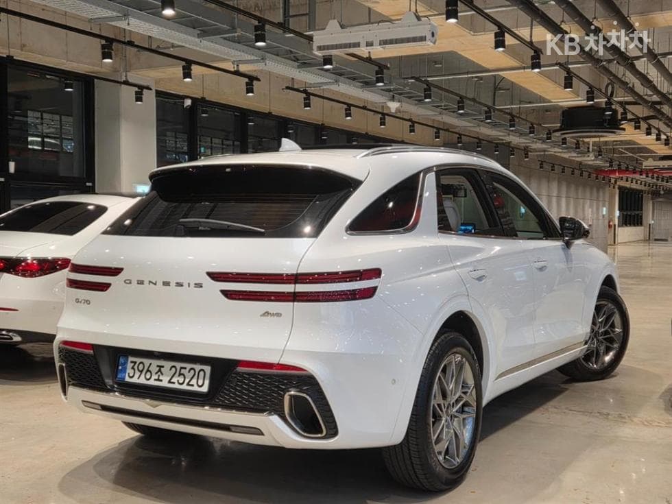 Genesis GV70Gasoline 2.5T AWD - 4