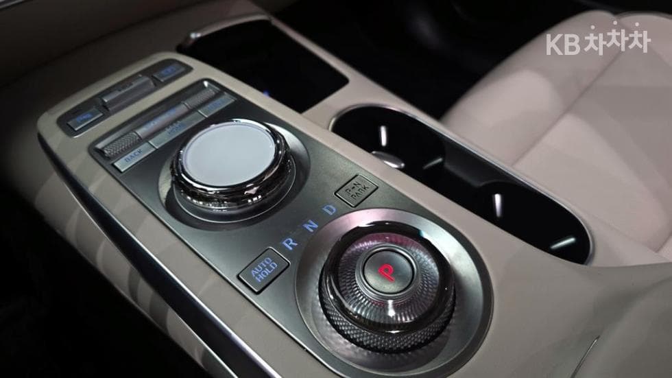 Genesis GV70Gasoline 2.5T AWD - 9