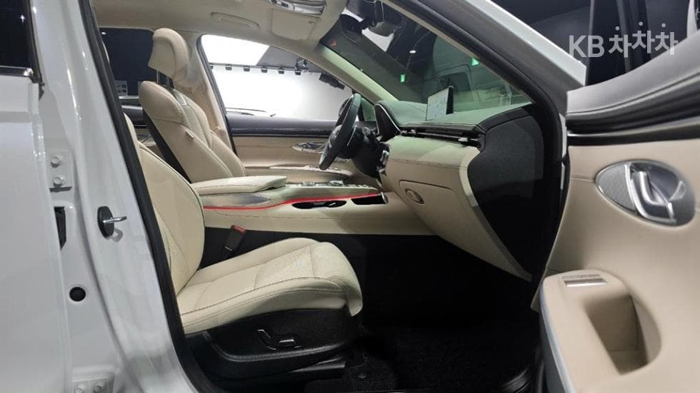 Genesis GV70Gasoline 2.5T AWD - 11