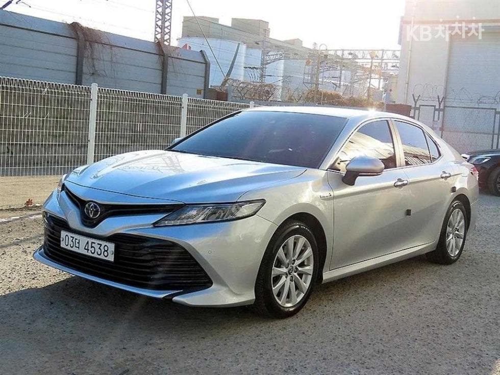 Toyota Camry XV70 2.5L hybrid LE - Image 1