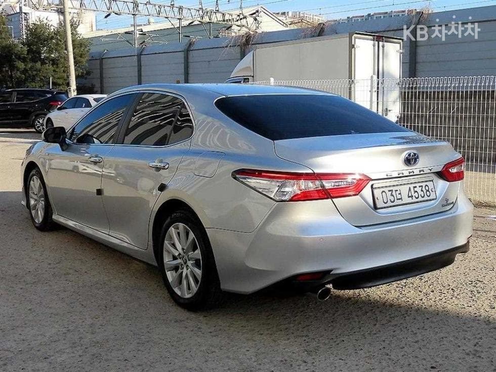 Toyota Camry XV702.5L hybrid LE - 3