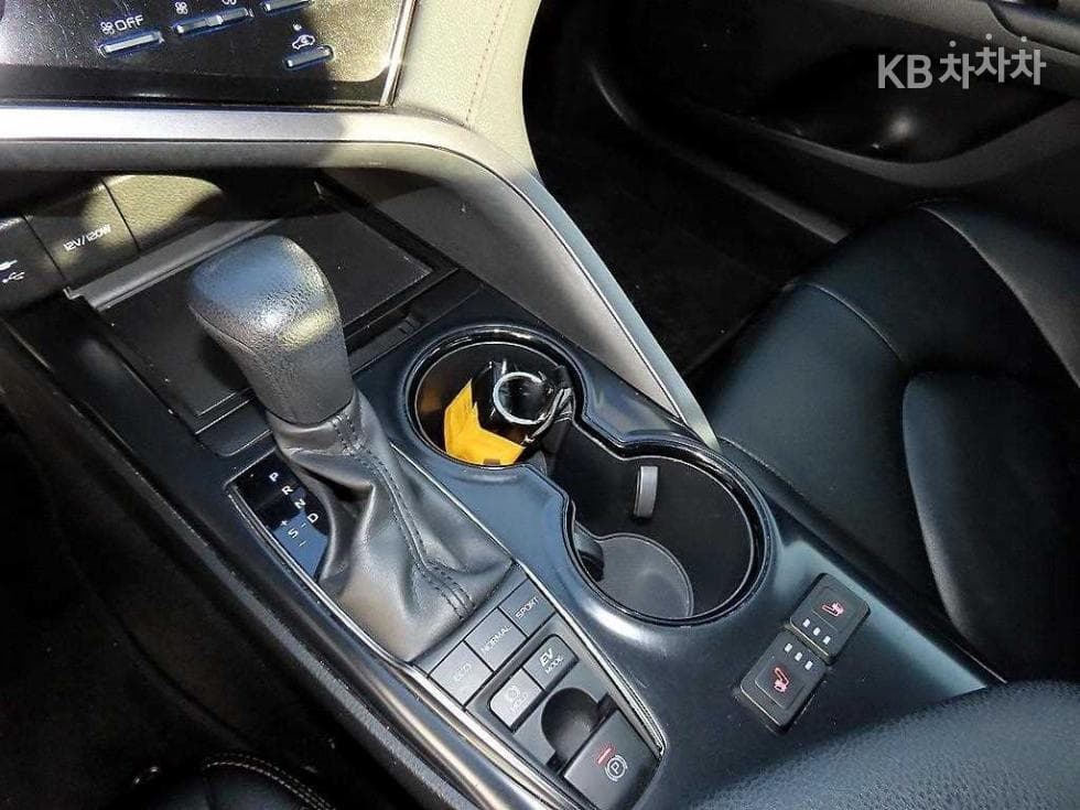 Toyota Camry XV702.5L hybrid LE - 10