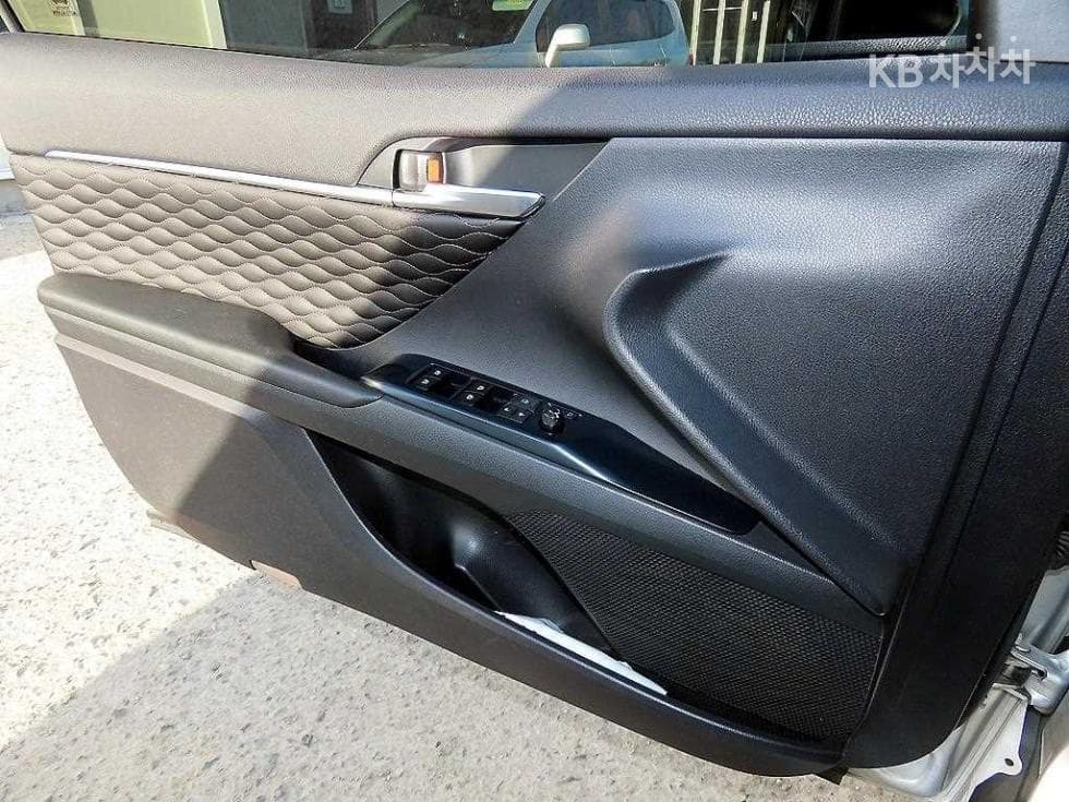 Toyota Camry XV702.5L hybrid LE - 11