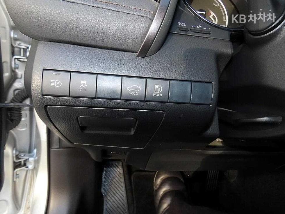 Toyota Camry XV702.5L hybrid LE - 12