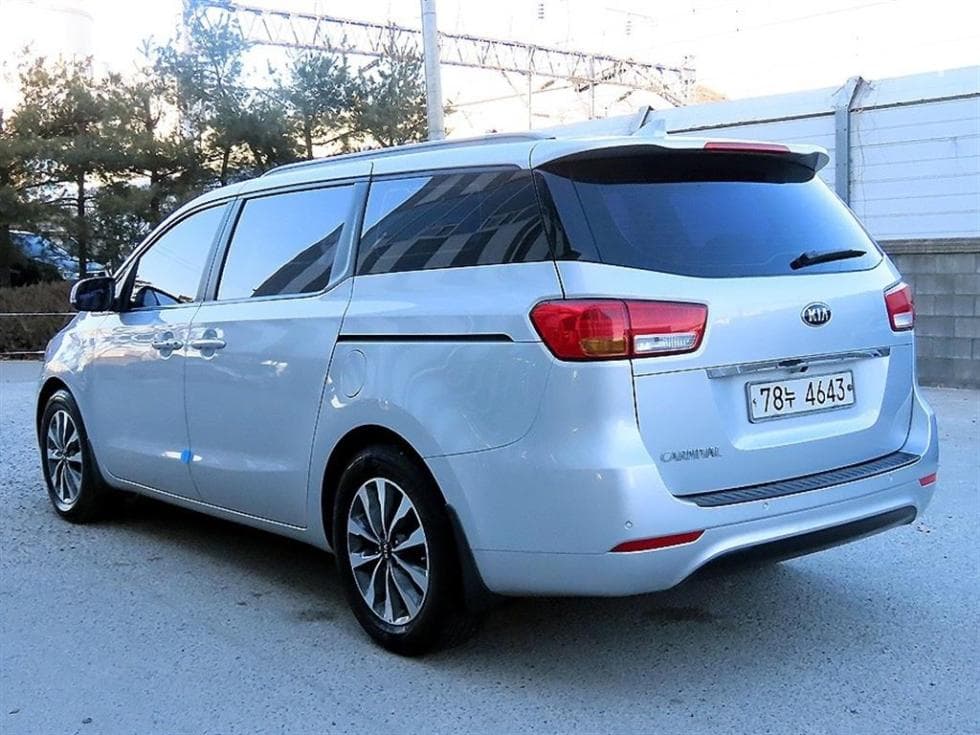 Kia All New Carnival9-seater 2.2 Diesel Prestige - 3