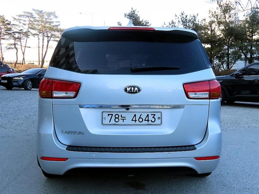 Kia All New Carnival9-seater 2.2 Diesel Prestige - 4