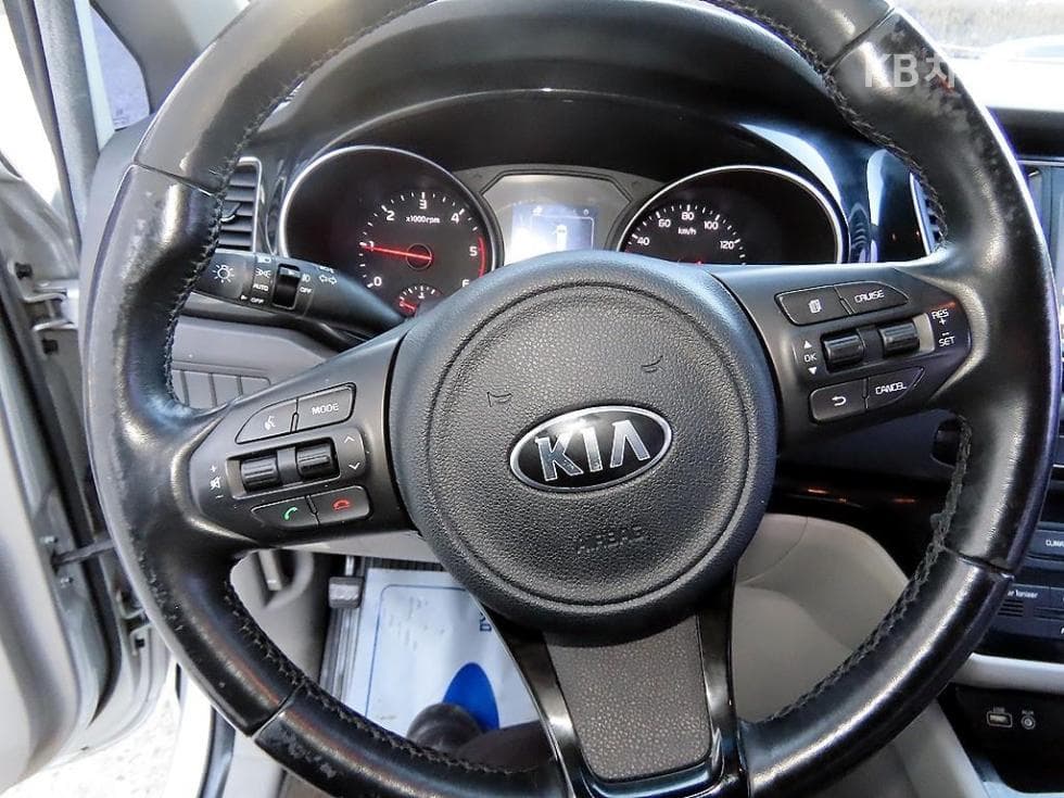 Kia All New Carnival9-seater 2.2 Diesel Prestige - 9