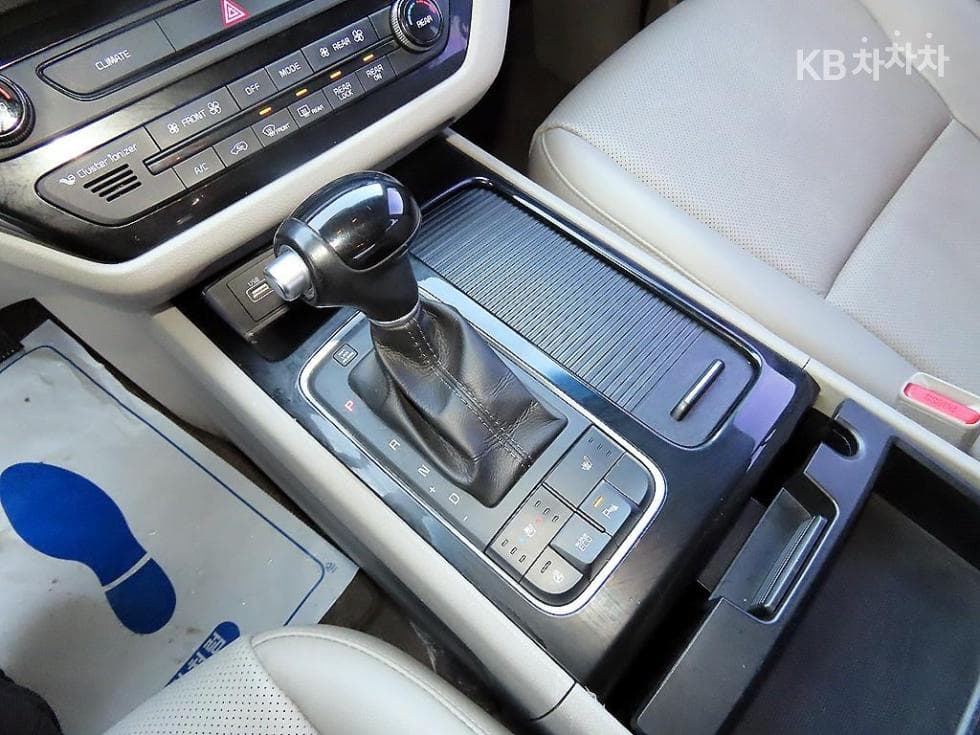 Kia All New Carnival9-seater 2.2 Diesel Prestige - 11