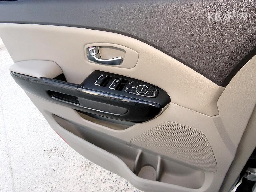 Kia All New Carnival9-seater 2.2 Diesel Prestige - 12