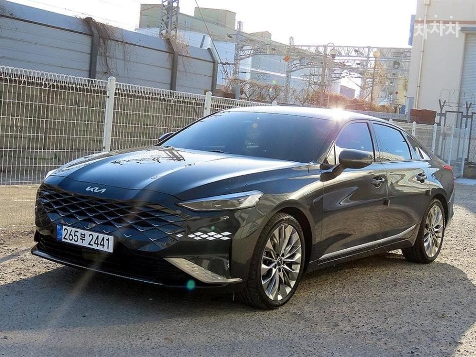 Kia K8 3.5 Gasoline AWD 플래티넘 - Image 1