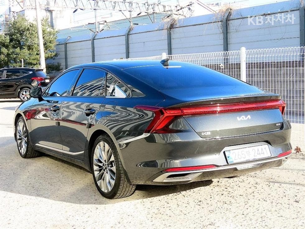 Kia K83.5 Gasoline AWD 플래티넘 - 3