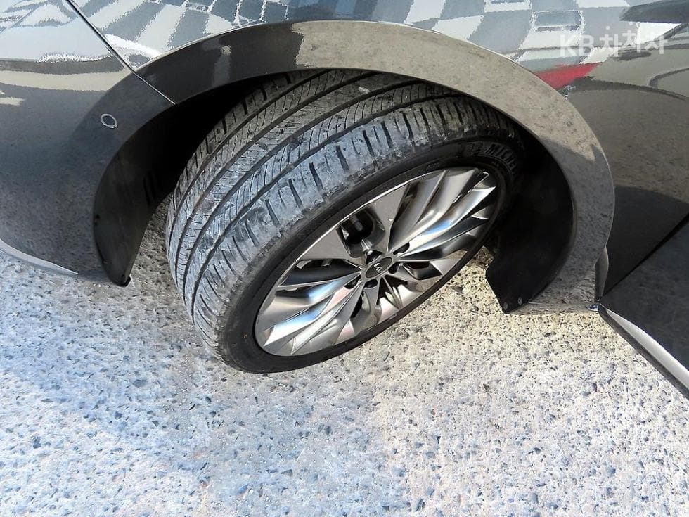 Kia K83.5 Gasoline AWD 플래티넘 - 20