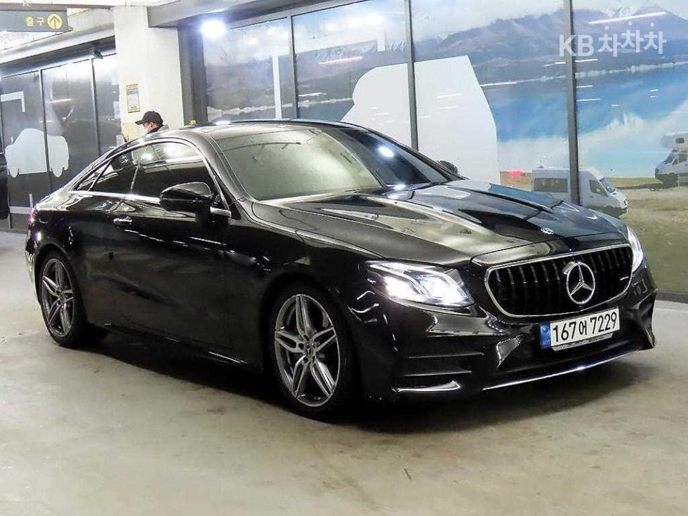 Mercedes-Benz E-Class (W213) E220d COUPE - Image 1