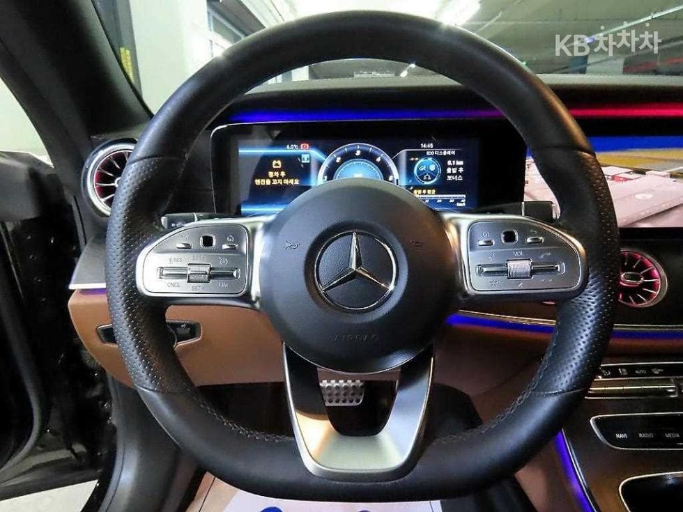 Mercedes-Benz E-Class (W213)E220d COUPE - 8