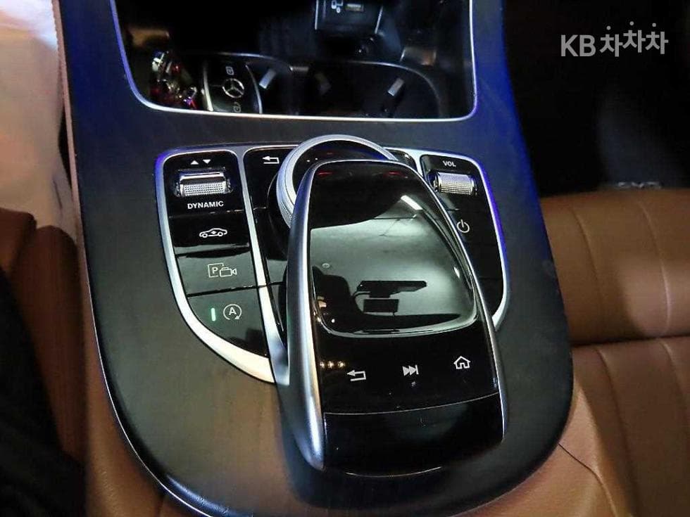 Mercedes-Benz E-Class (W213)E220d COUPE - 11