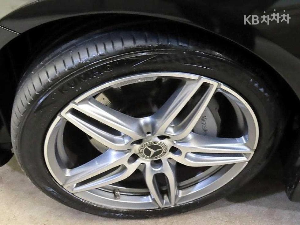 Mercedes-Benz E-Class (W213)E220d COUPE - 20
