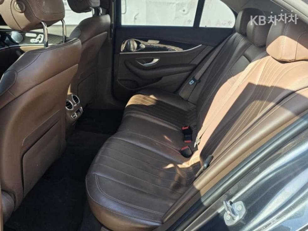 Mercedes-Benz E-Class (W213)E400 4MATIC Exclusive - 6