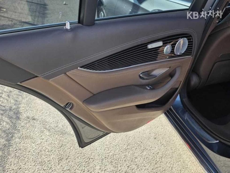 Mercedes-Benz E-Class (W213)E400 4MATIC Exclusive - 7