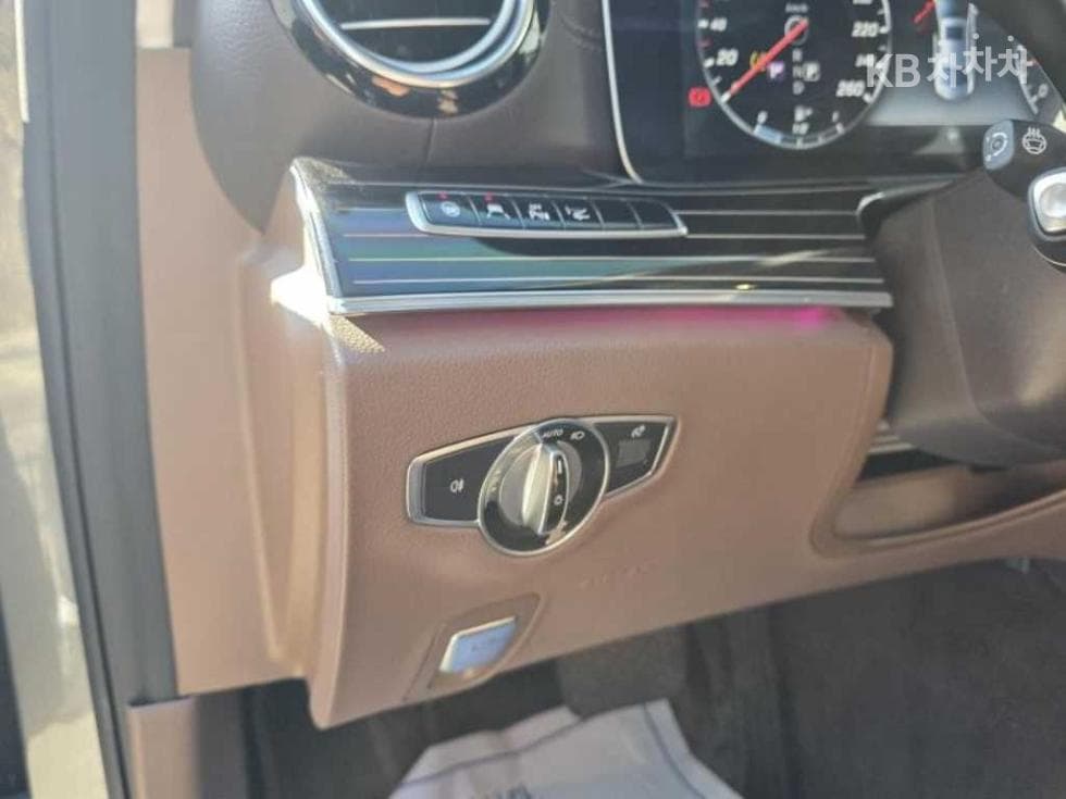 Mercedes-Benz E-Class (W213)E400 4MATIC Exclusive - 18