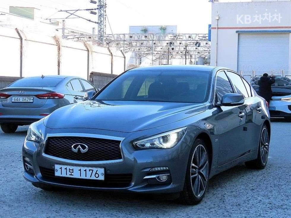 Seater피니티 Q50 2.2d Premium - Image 1