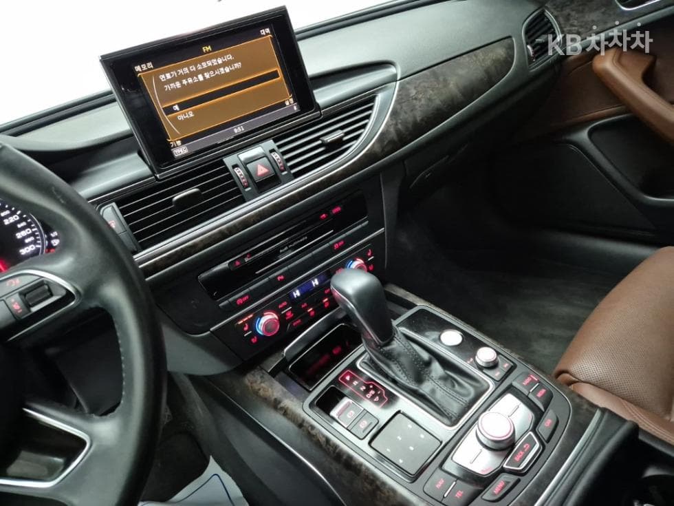 Audi NEW A640 TFSI Premium C7 - 10