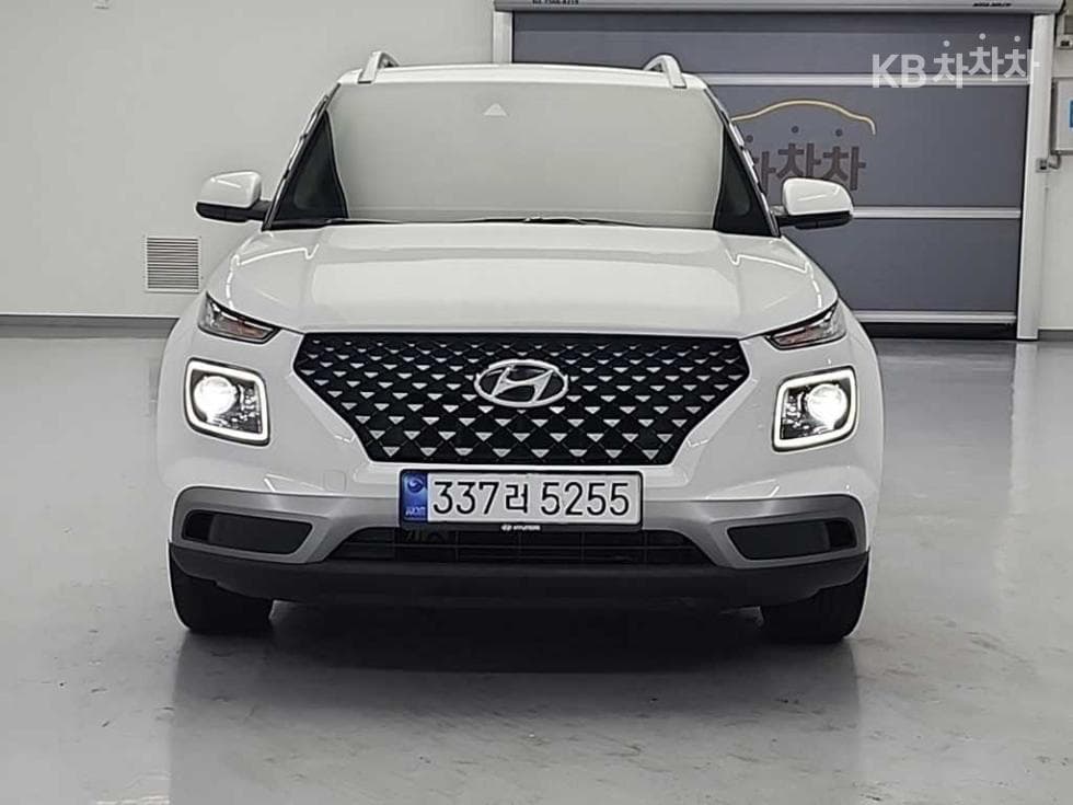 Hyundai VenueGasoline 1.6 FLUX - 2