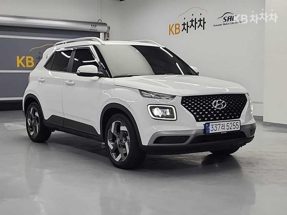 Hyundai VenueGasoline 1.6 FLUX - 4