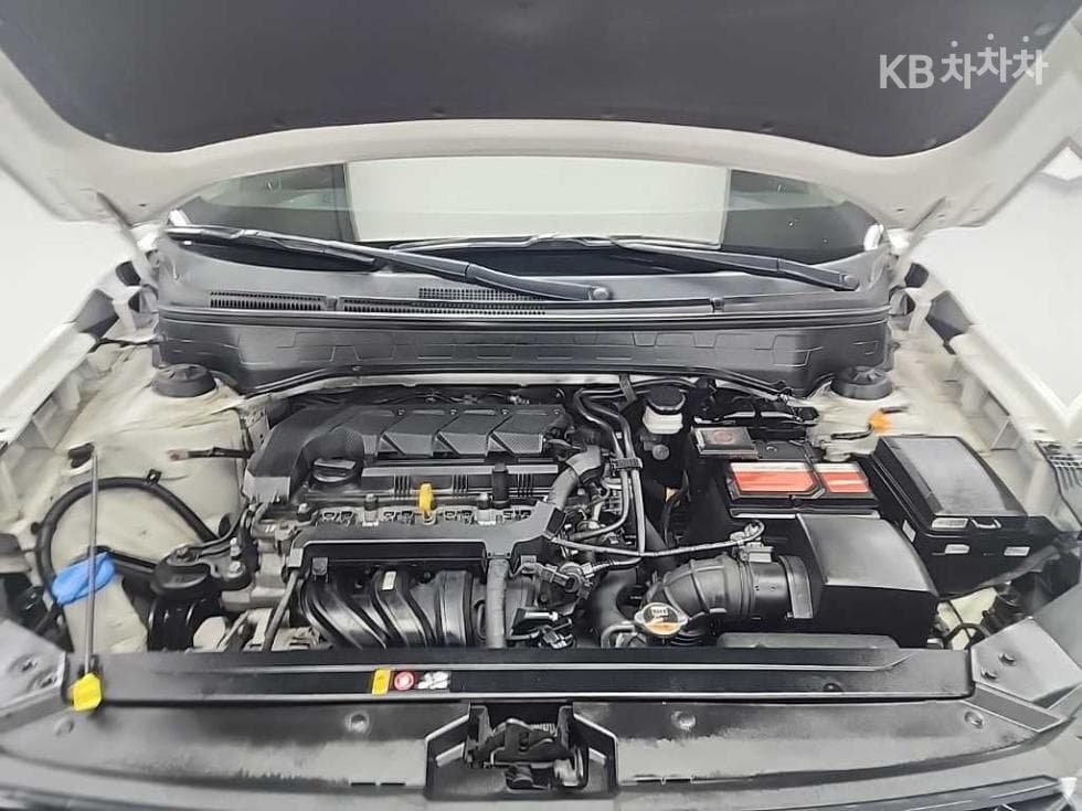 Hyundai VenueGasoline 1.6 FLUX - 5