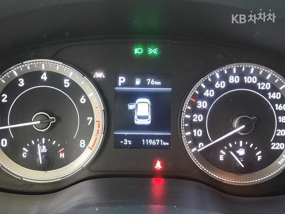 Hyundai VenueGasoline 1.6 FLUX - 6