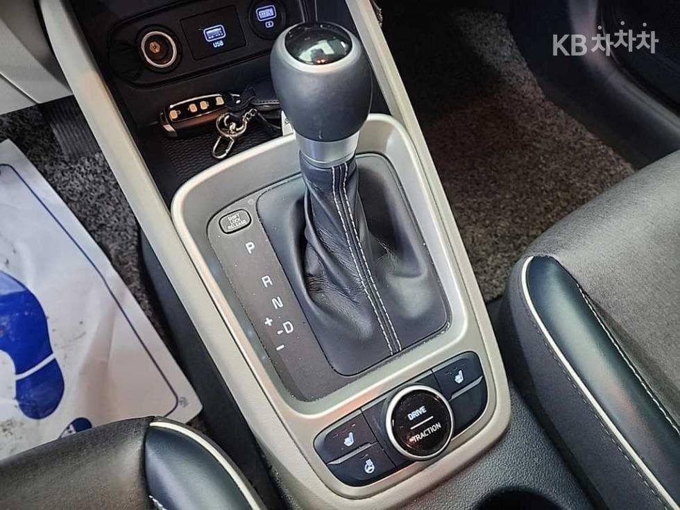 Hyundai VenueGasoline 1.6 FLUX - 8