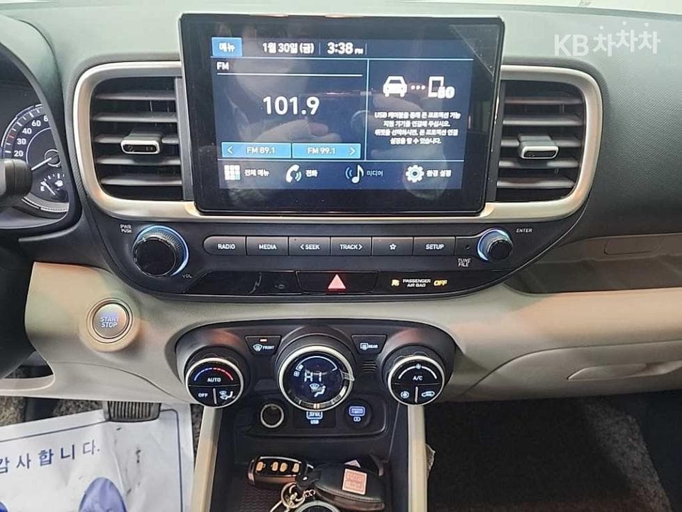 Hyundai VenueGasoline 1.6 FLUX - 10