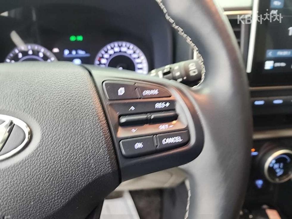 Hyundai VenueGasoline 1.6 FLUX - 17