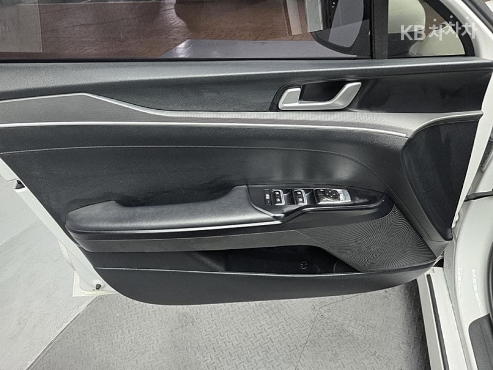 Kia K5 3rd Gen2.0 Gasoline Prestige - 11