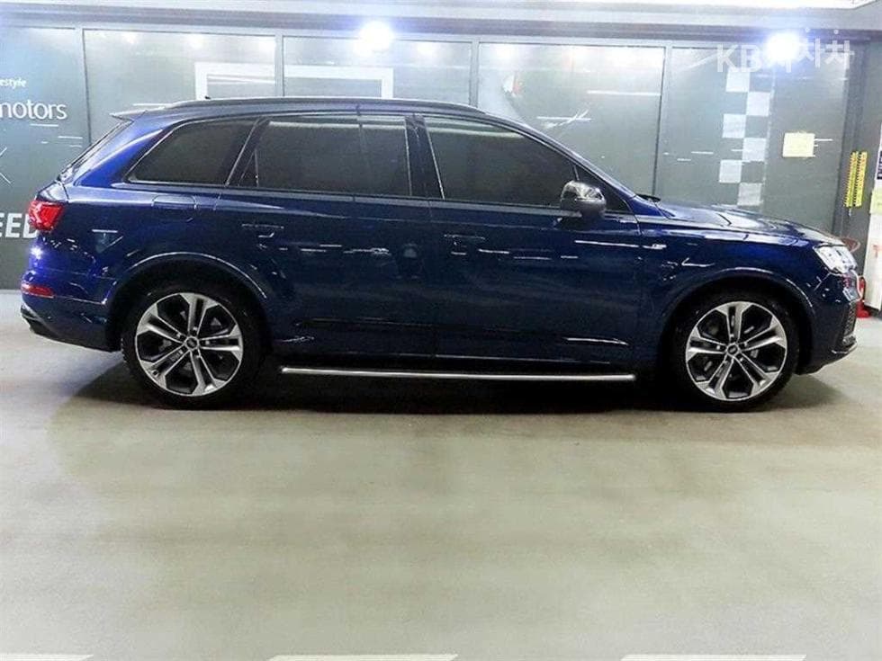 Audi New Q73.0 55 TFSI Quattro Premium - 3