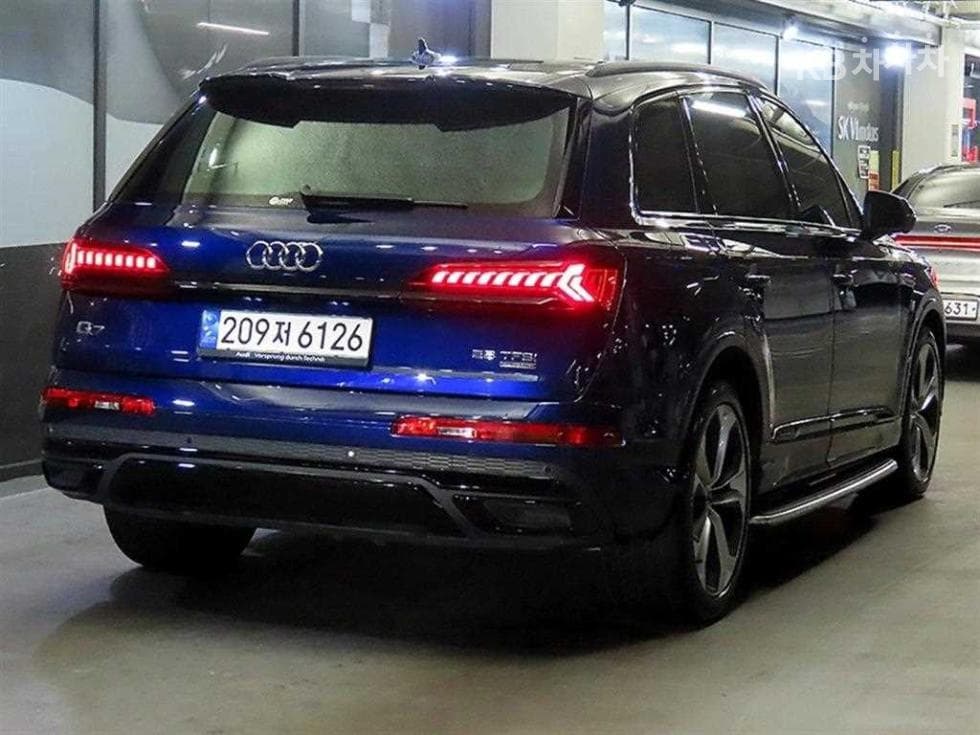 Audi New Q73.0 55 TFSI Quattro Premium - 4
