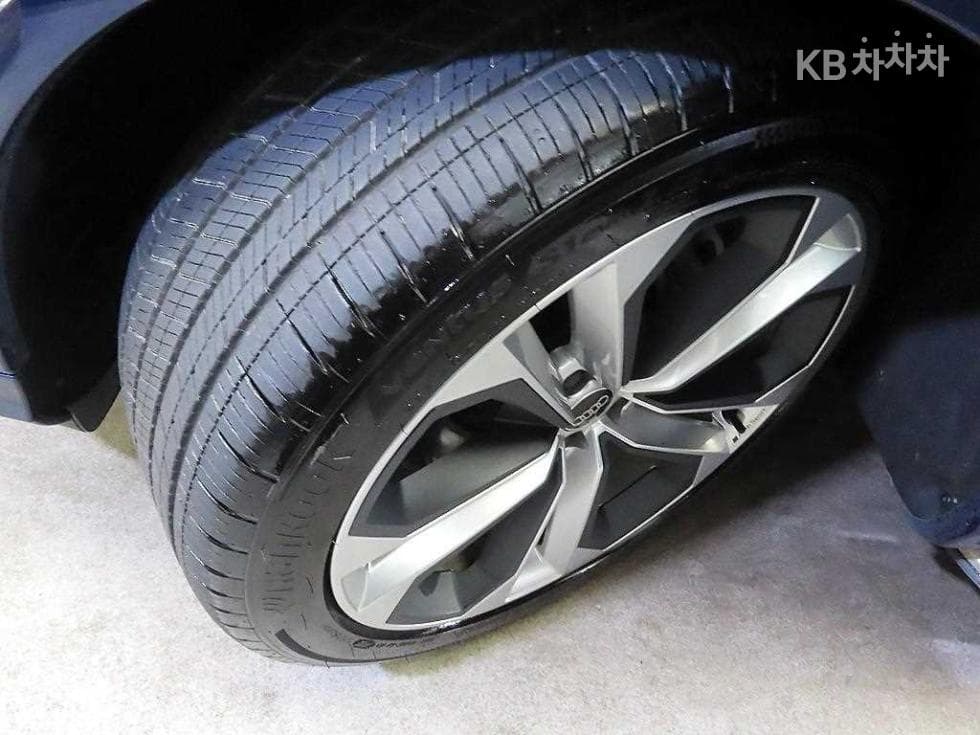 Audi New Q73.0 55 TFSI Quattro Premium - 20