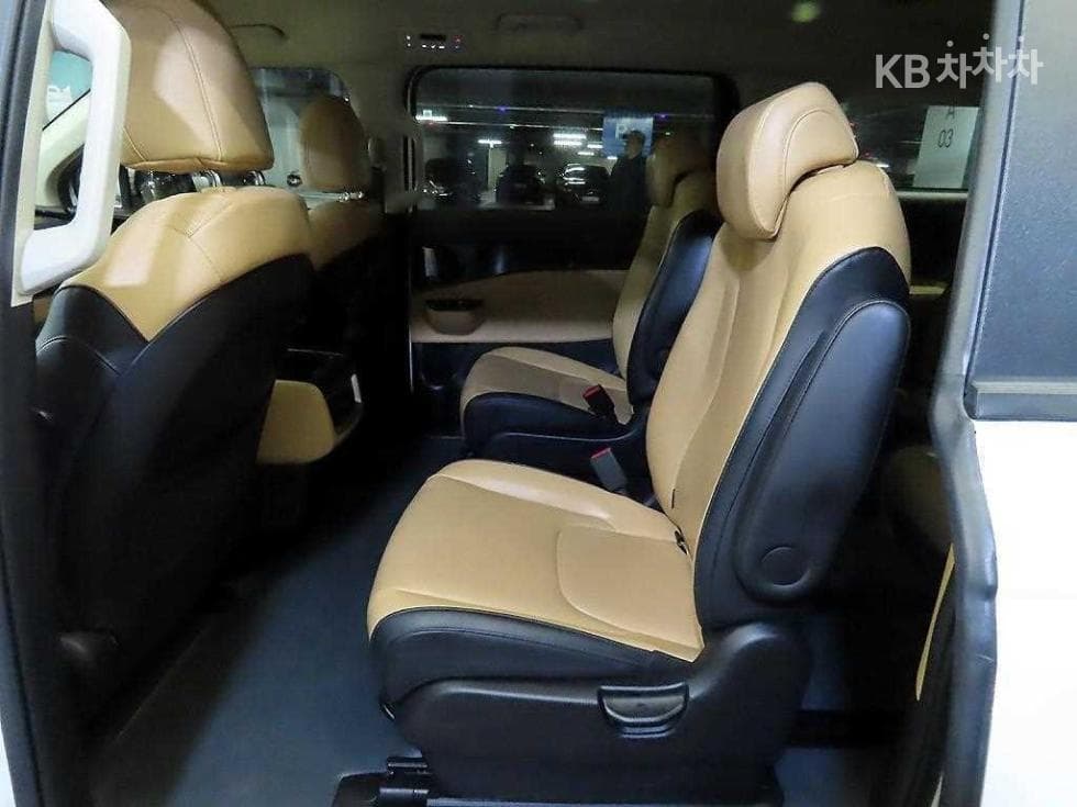 Kia Carnival 4th generationD2.2 9-seater Prestige - 7