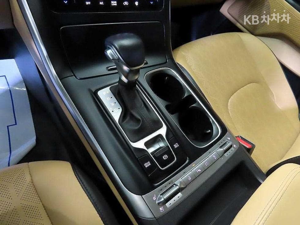 Kia Carnival 4th generationD2.2 9-seater Prestige - 12