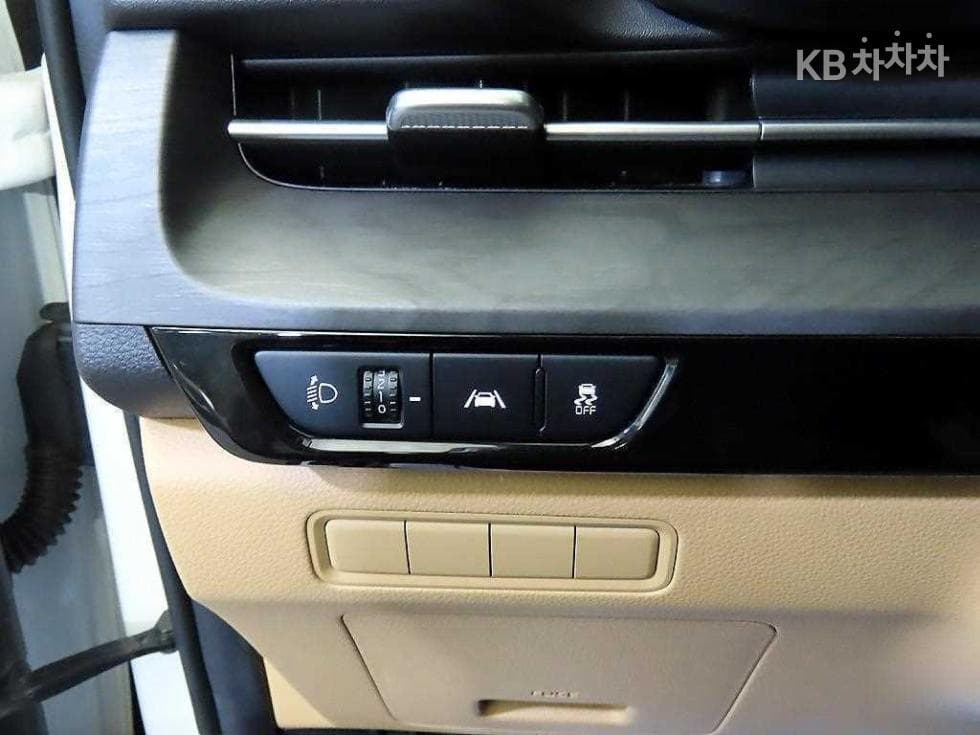 Kia Carnival 4th generationD2.2 9-seater Prestige - 16