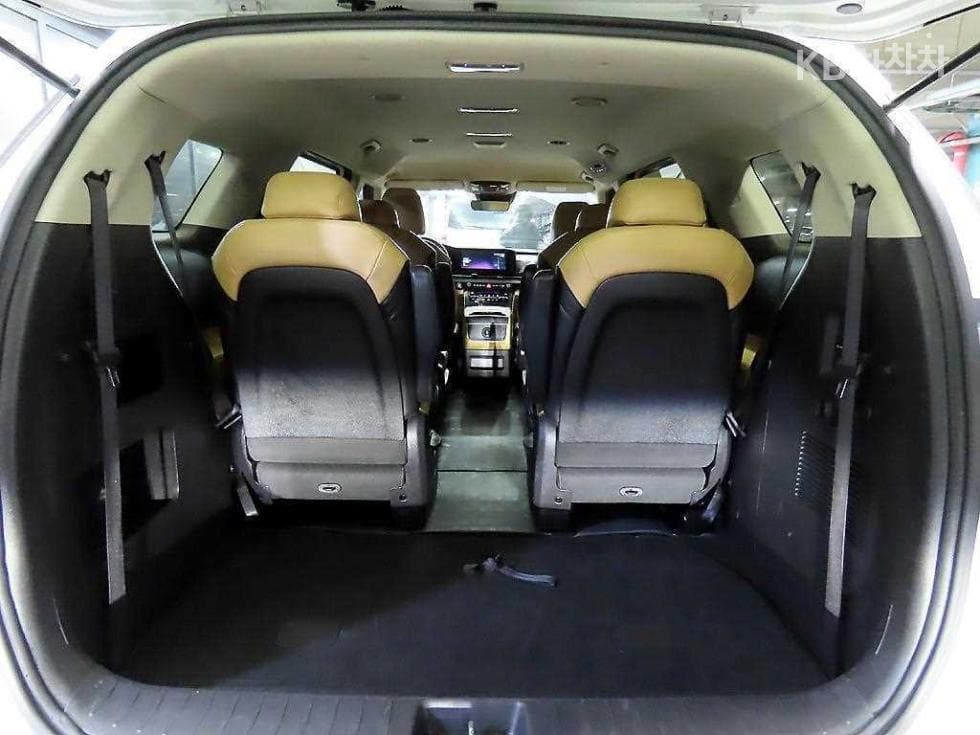 Kia Carnival 4th generationD2.2 9-seater Prestige - 18